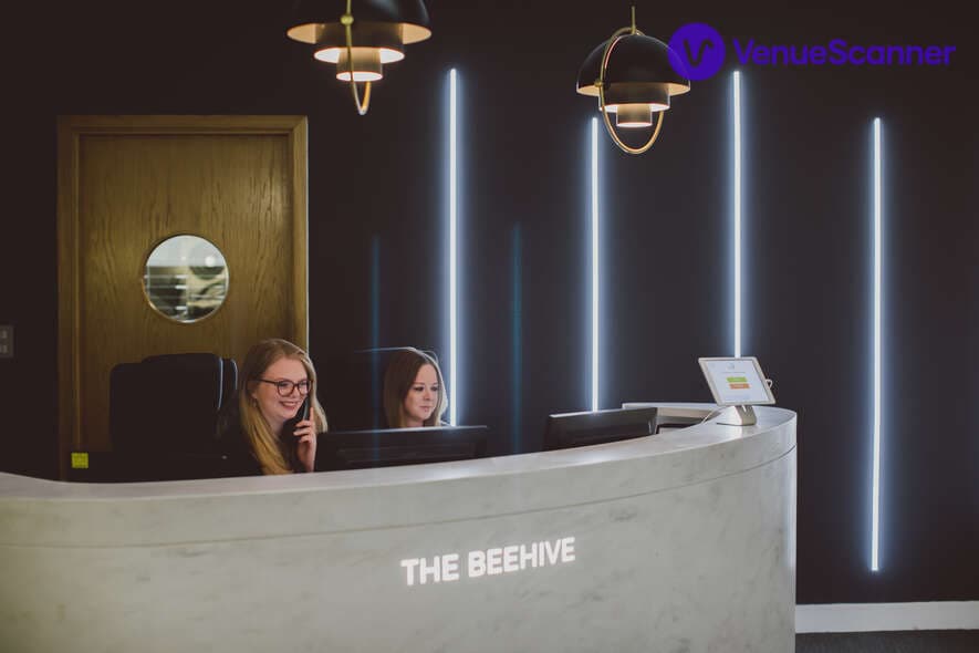 Orega Gatwick, Viscount photo #3