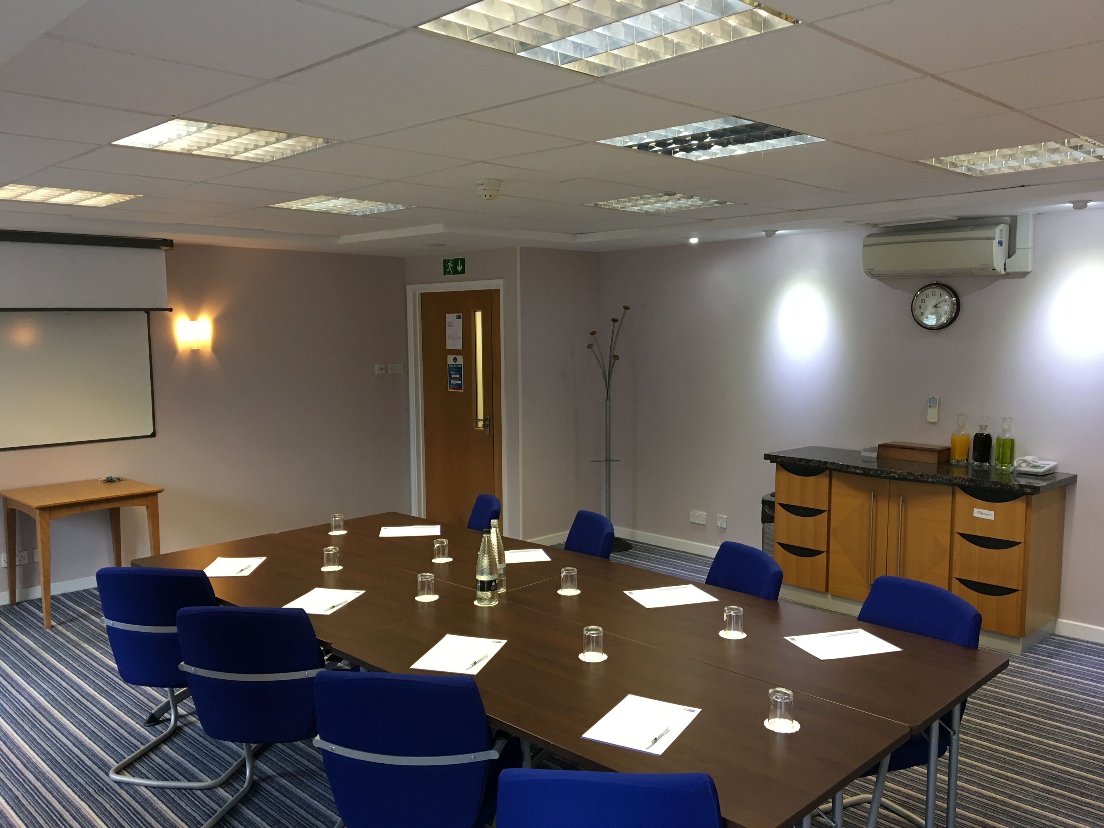 Photo of Holiday Inn Express Poole, Guest Rooms