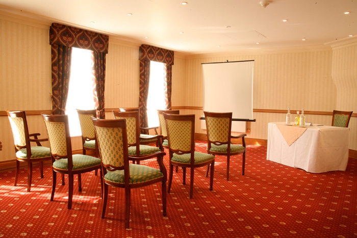 Photo of Best Western Plus Manor Hotel Meriden, Arden Suite