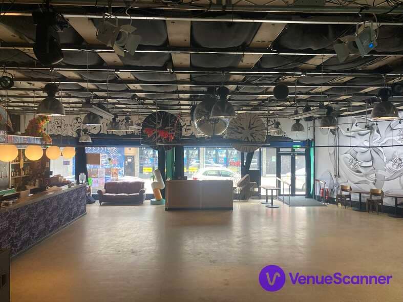 Main Room, Strange Brew photo #2