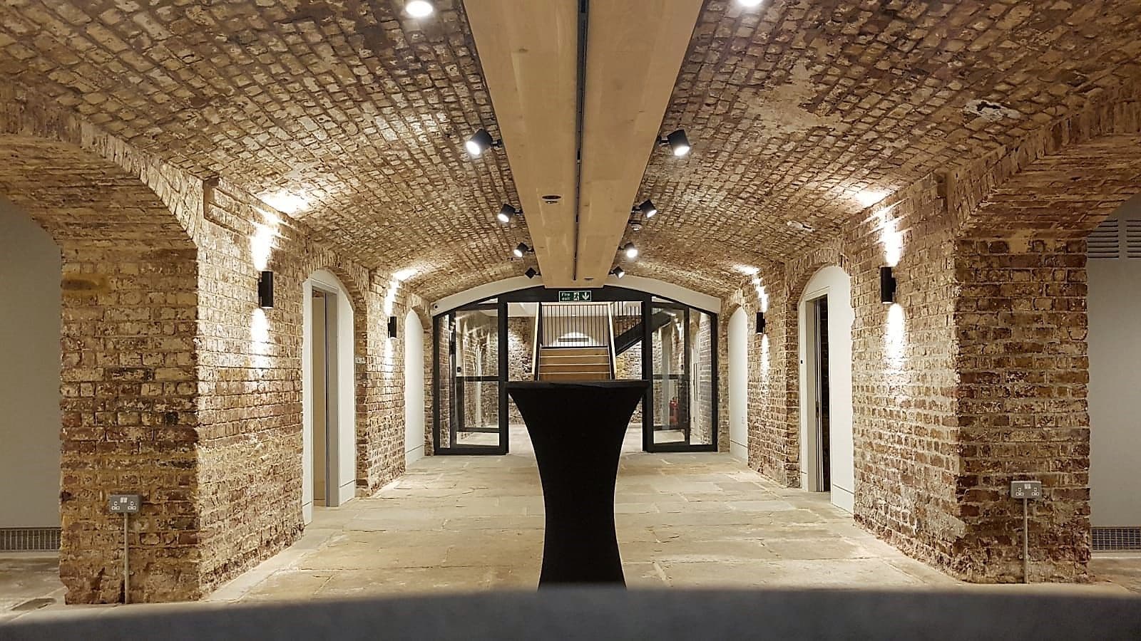 London Bridge Arches, Glaziers Hall photo #3