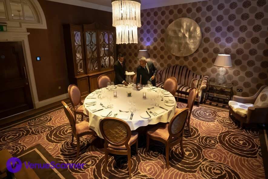 Library & Lounge, The Roseate Reading photo #2